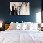 Le Saphir, Chic En Ville, Spacieux Condo 2 Chambres