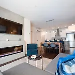 Le Saphir, Chic En Ville, Spacieux Condo 2 Chambres