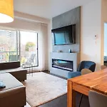 Le Saphir, Chic En Ville, Spacieux Condo 2 Chambres