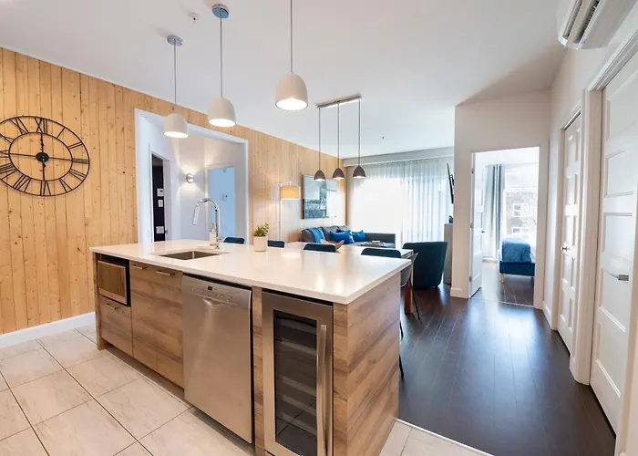 Le Saphir, Chic En Ville, Spacieux Condo 2 Chambres